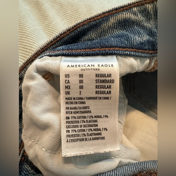 American Eagle High-Waisted Mom Jeans - Picture 10 of 12